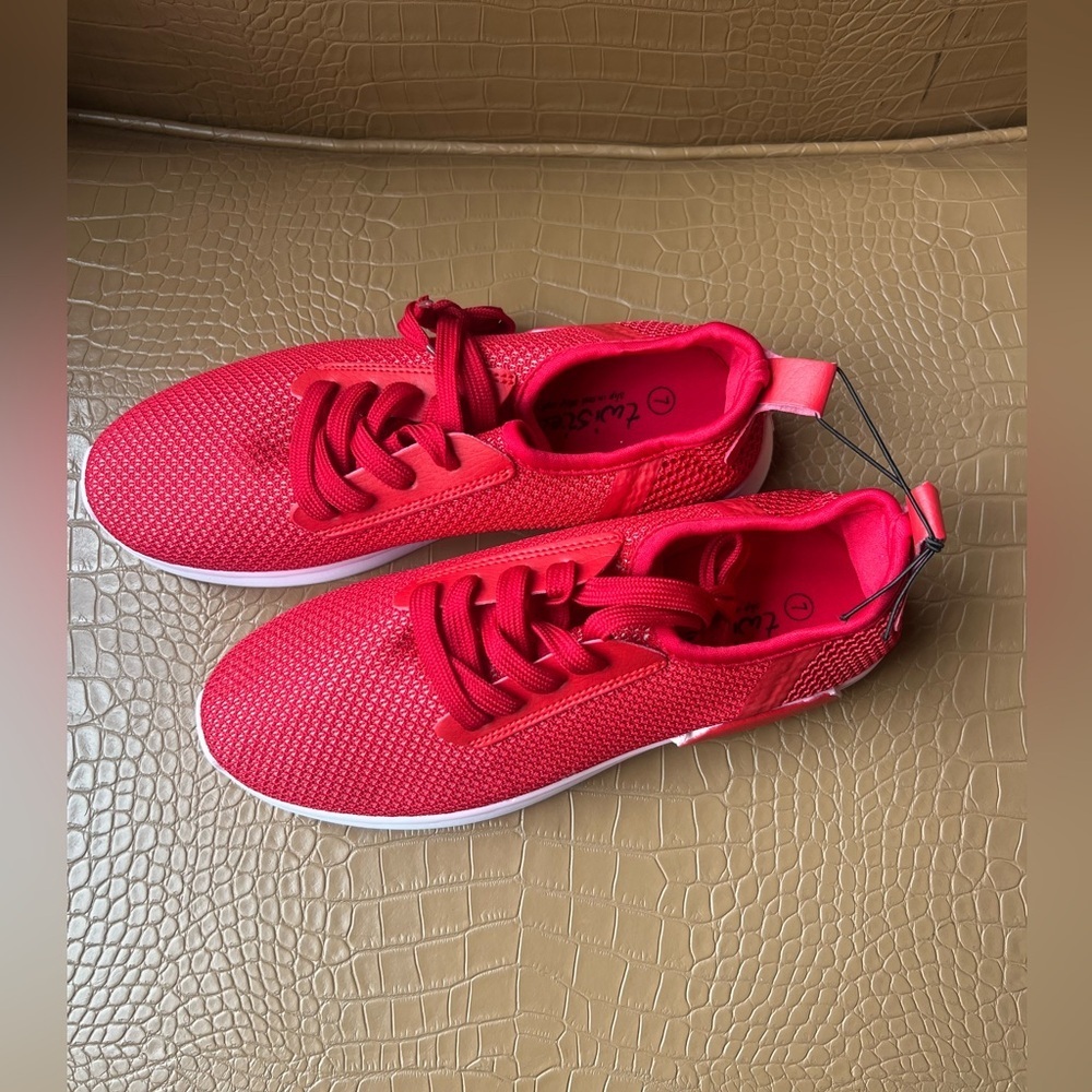 Twisted Dimitria Slip In And Step Out Red Womens Sneaker Shoe Size 7 - Picture 3 of 6